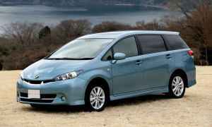 2009 Toyota Wish Debuts in Japan
