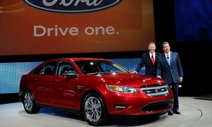 2010 Ford Taurus Officially Launched at NAIAS