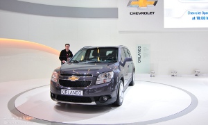2010 Paris Auto Show: 2011 Chevrolet Orlando <span>· Live Photos</span>