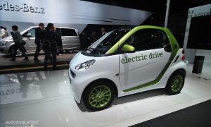 2010 Paris Auto Show: smart fortwo Electric Drive <span>· Live Photos</span>