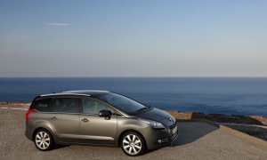 2010 Peugeot 5008 Official Details and Photos
