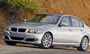 2011 BMW 3 Series Wins Kelly Blue Book Award for under $30,000 Pre-Owned Cars