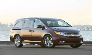 2011 Honda Odyssey Recalled Due to Front Door Glass Issue