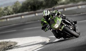 2011 Kawasaki Z750R Official Video Released