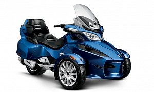 2013 Can-Am Spyder RT, a Classy 3-wheel Vehicle