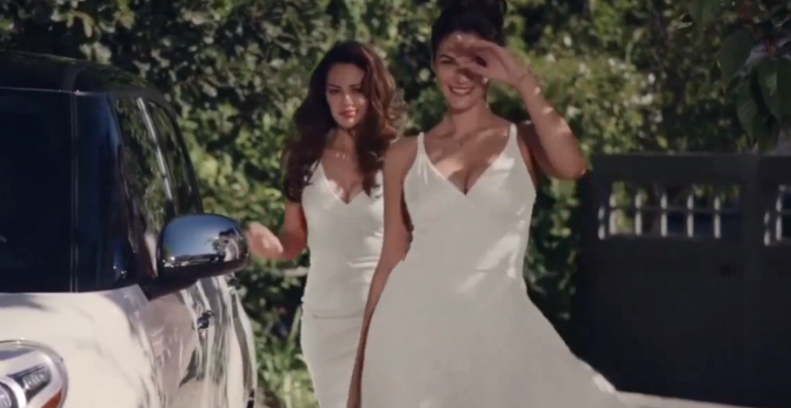 Fiat 500L commercial: Sisters