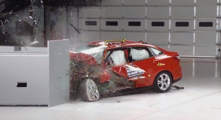 Ford Focus small overlap crash test