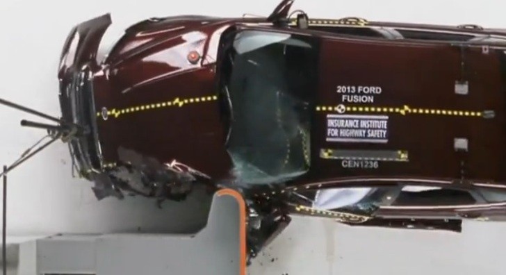 2013 Ford Fusion crash test