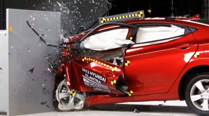 2013 Hyundai Elantra IIHS crash test