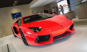 2013 Lamborghini Aventador Gets Cylinder Deactivation, Start-Stop