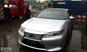 2013 Lexus ES Spied in China