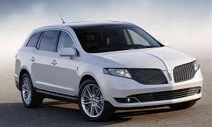 2013 Lincoln MKT UNveiled, Is Refreshingly Different