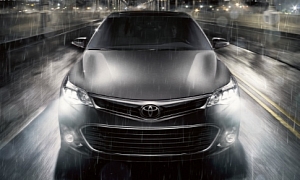 2013 Toyota Avalon Hybrid Tested by Fox News
