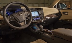 2013 Toyota Avalon - World’s First to Use Qi Wireless In-Car Charging