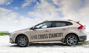 2013 Volvo V40 Cross Country Original Pictures