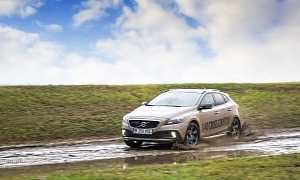 2013 Volvo V40 Cross Country Tested