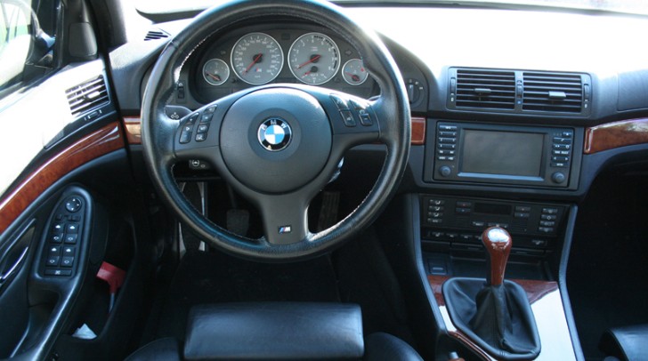 BMW E39 M5 with High Navi System