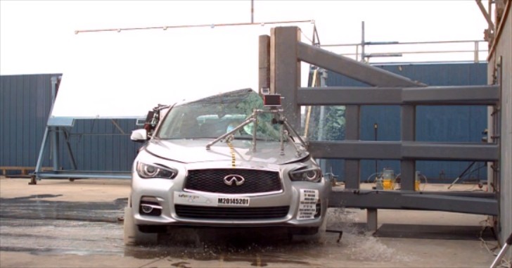2014 Infiniti Q50 crash test