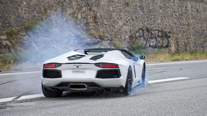 Lamborghini Aventador Roadster drifting