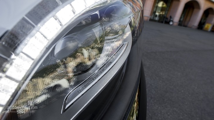 2014 Mercedes-Benz S-Class LED Intelligent Light System