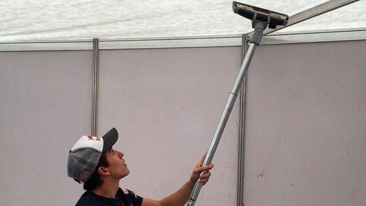 Marc Varquez  uses vacuum cleaner to get rid of mosquitos in Argentina
