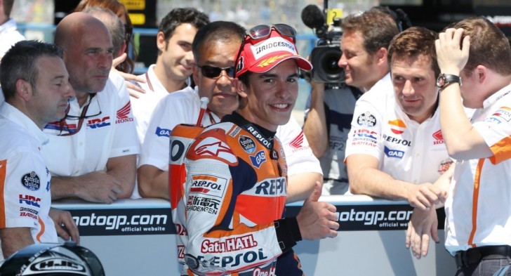 Shuhei Nakamoto in the center, behind Marc Marquez