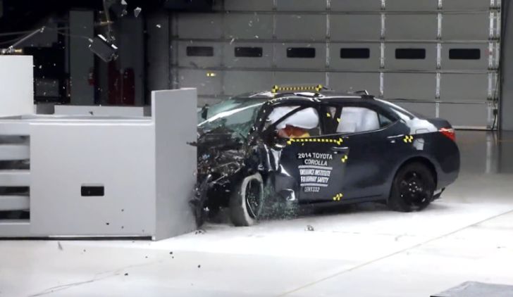2014 Toyota Corolla crash test