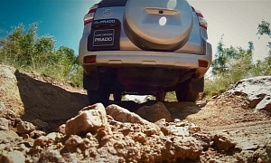 2014 Toyota Land Cruiser Prado Off-Roading – Rocks