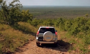 2014 Toyota Land Cruiser Prado Off-Roading - Rocky Descent