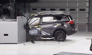 2014 Toyota RAV4 IIHS Crash Test