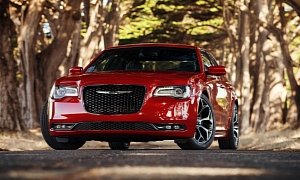 2015 Chrysler 300 Shows Its Botoxed Face at LA Auto Show