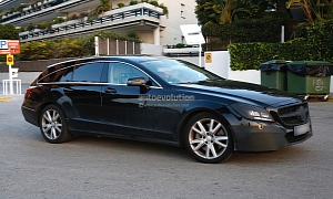2015 CLS X218 Shooting Brake Checking Out From a Hotel