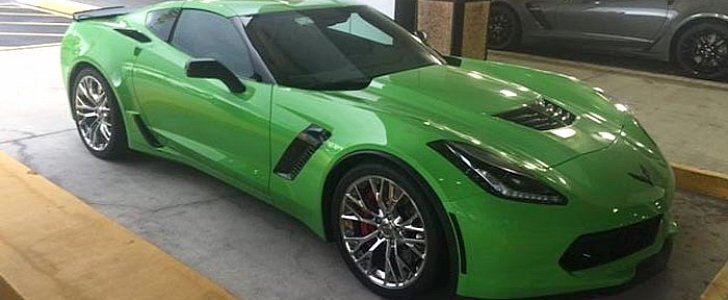 2015 Corvette Z06 Gets Repainted in Special Green