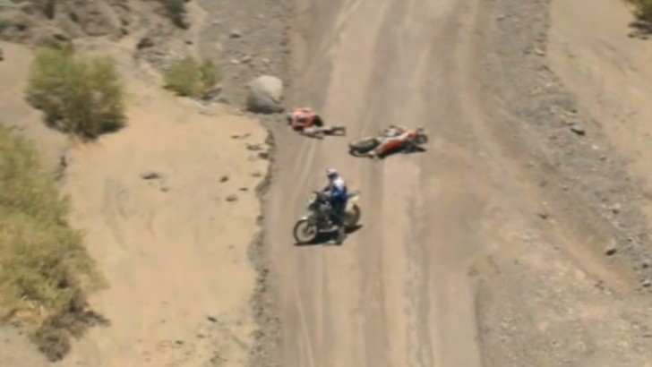 Israel Esquerre down, another rider stops to help him