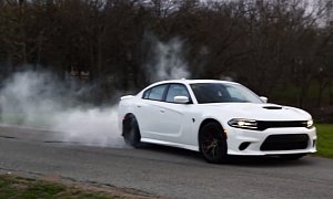 2015 Dodge Charger Hellcat Does a Burnout as Break-In Procedure