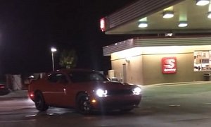 2015 Dodge Challenger SRT Hellcat Exhaust Sounds even Meaner at Night