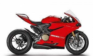 2015 Ducati Panigale R in Action Video and 75 Super-Sexy Pictures