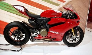 2015 Ducati Panigale R Looks Clever and Radical at EICMA 2014 <span>· Live Photos</span>