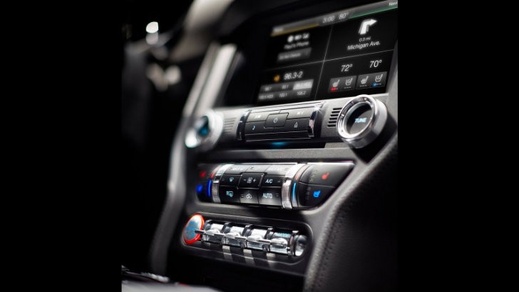 2015 Ford Mustang multimedia interface