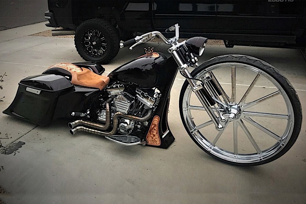 2015 Harley Davidson Road King Turns Hardcore Bagger Gets 32 Inch