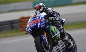 2015 MotoGP: Lorenzo Fastest on Sepang Day 2, Ducati Second, Only 52ms Behind – Photo Gallery
