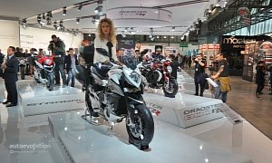 2015 MV Agusta Stradale 800 Comes Out with 3 Exhaust Pipes at EICMA <span>· Live Photos</span>