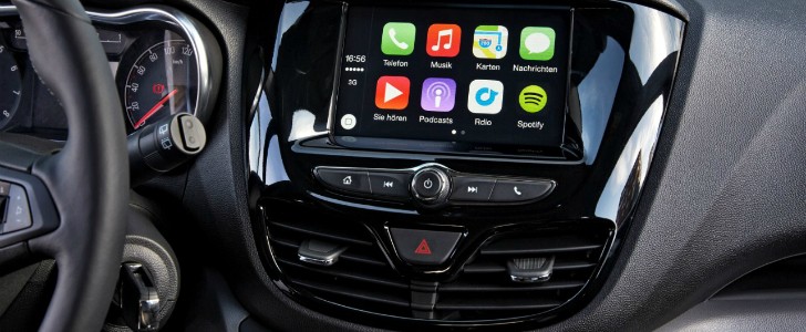 Opel Apple CarPlay and Android Auto integration