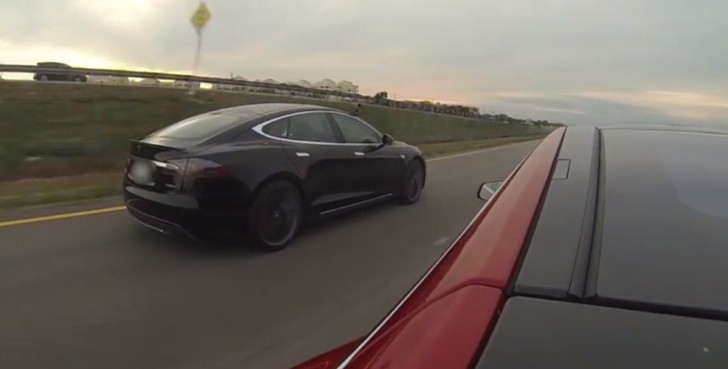 2015 Tesla Model S P85D Races Model S P85