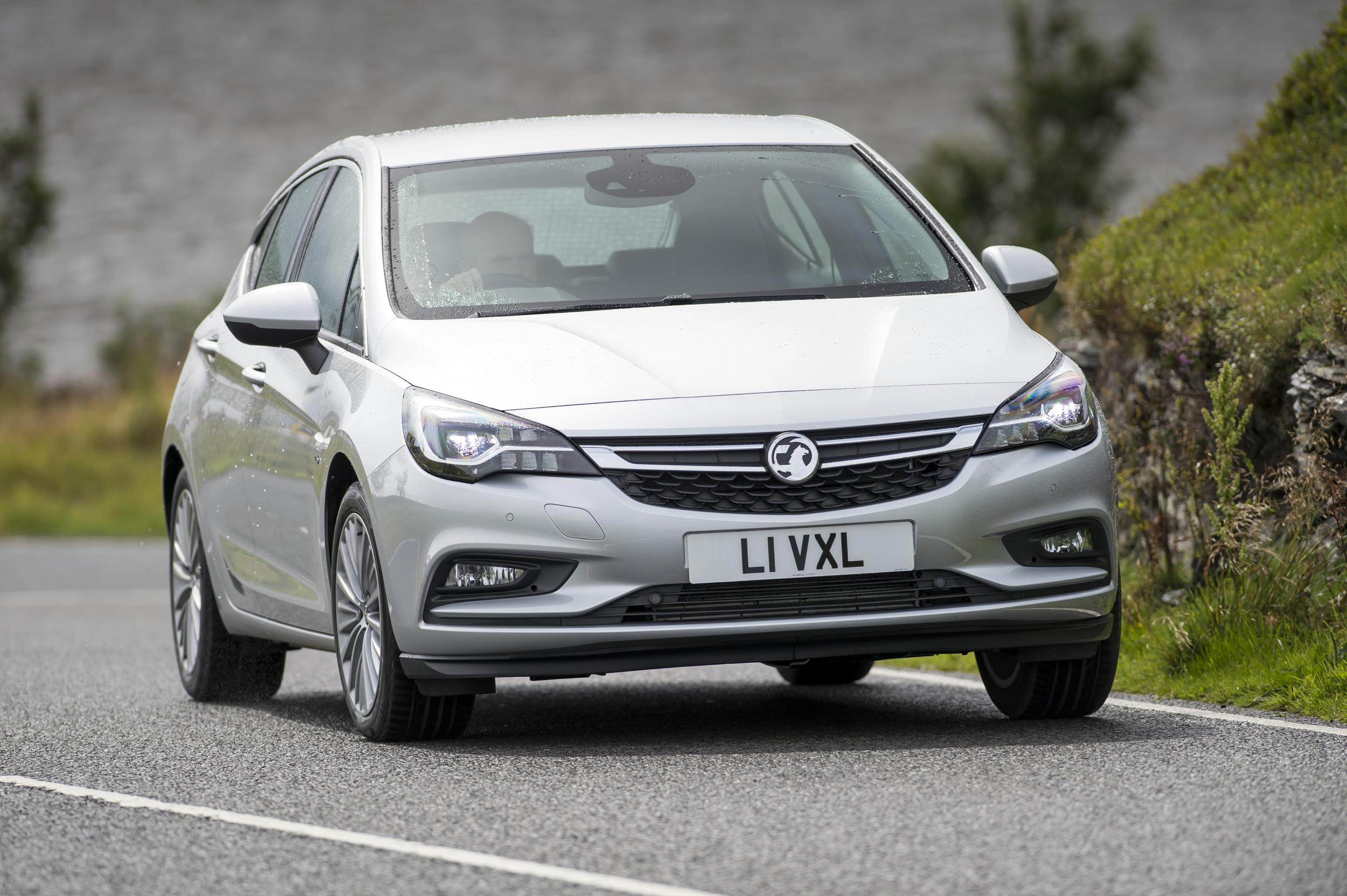 2015 Vauxhall Astra Lands in UK Showrooms in October, Starts at £15,295 ...