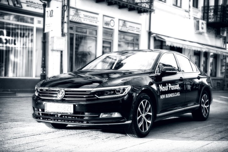 2015 Volkswagen Passat in black and white