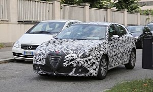 2016 Alfa Romeo Giulietta Spied Up-Close and Personal in Italy
