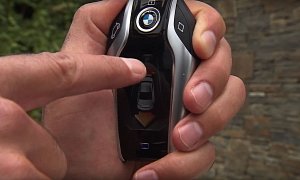 2016 BMW 7 Series Parking Itself Using the Key Fob Is Mesmerizing – Video