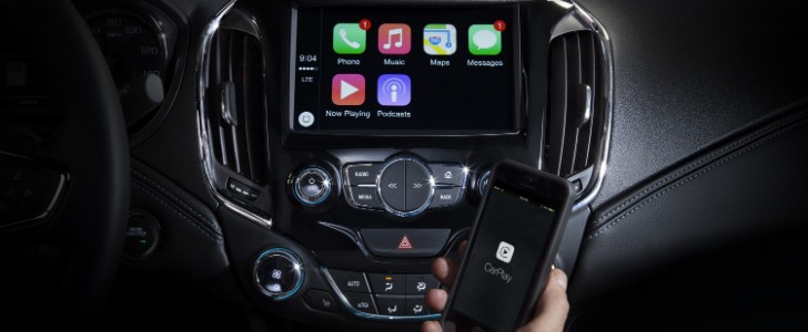 2016 Chevrolet Cruze with 8-inch MyLink infotainment with Apple CarPlay