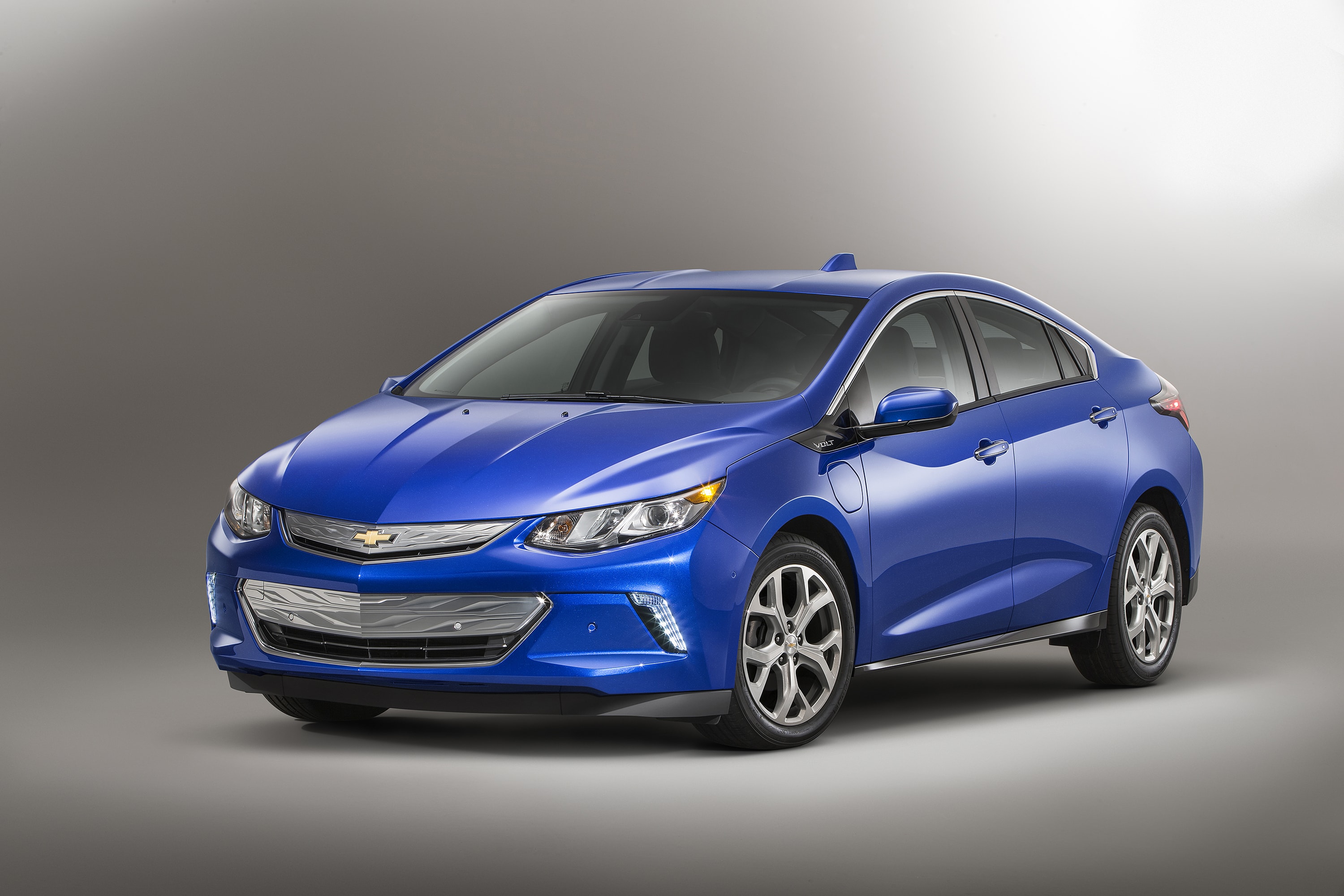 2016 Chevrolet Volt Will Get 53 Miles of Electric Range autoevolution